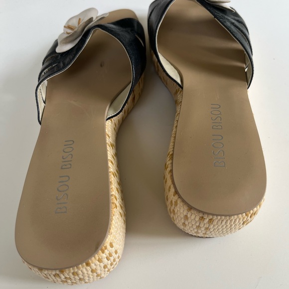 Bisou Bisou Wedge Flower Sandals Sz 8 - Picture 6 of 6